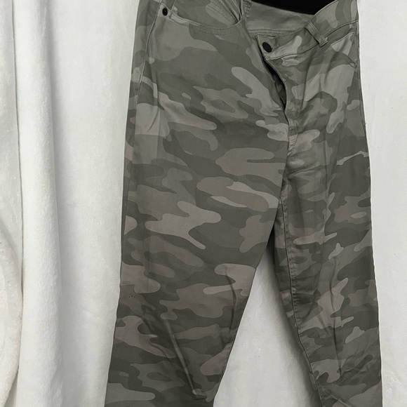 Gibson Latimer Camo jeans - Picture 2 of 5